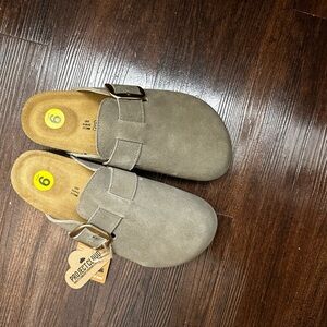 Project Cloud Women's Tan Suede Mules
